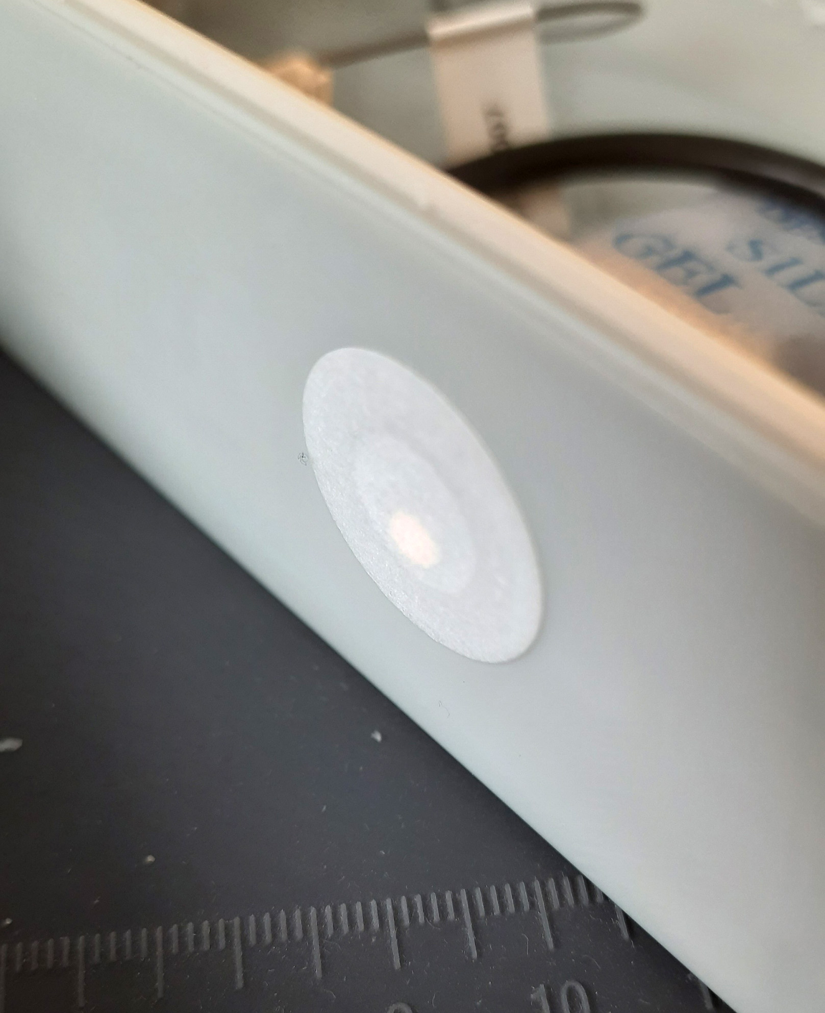 PTFE-Membran auf das Node-Gehäuse geklebt